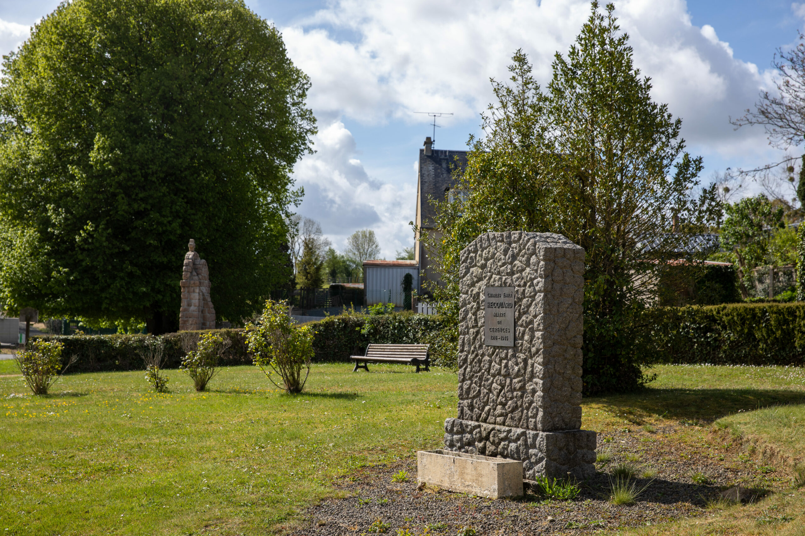 Stèle à la mémoire de Charles Hecquard