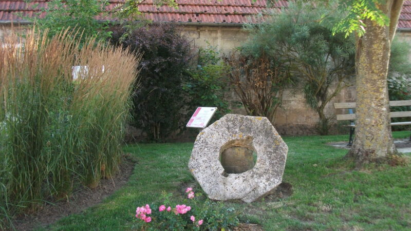 La meule du moulin. 